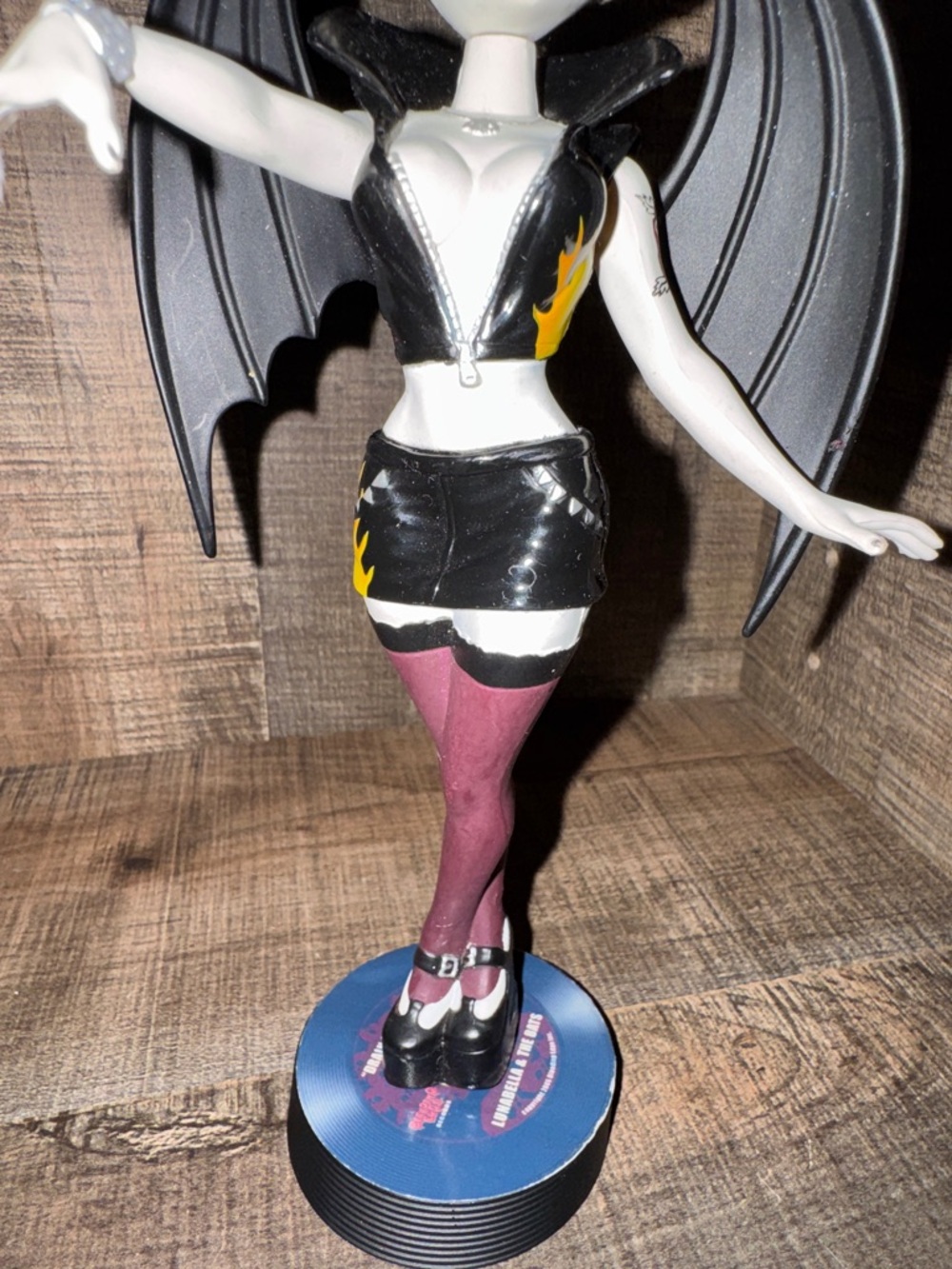 LUNABELLA WHISPERS 7 inch Bleeding Edge Series 4- hard vinyl Doll - Picture 6 of 9